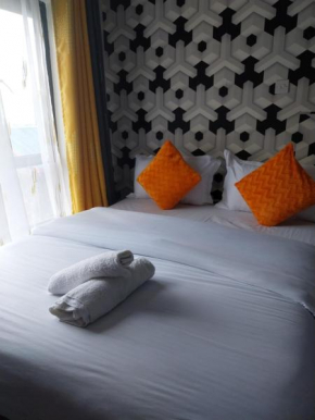 Convertible 1 bedroom by DG's Suites